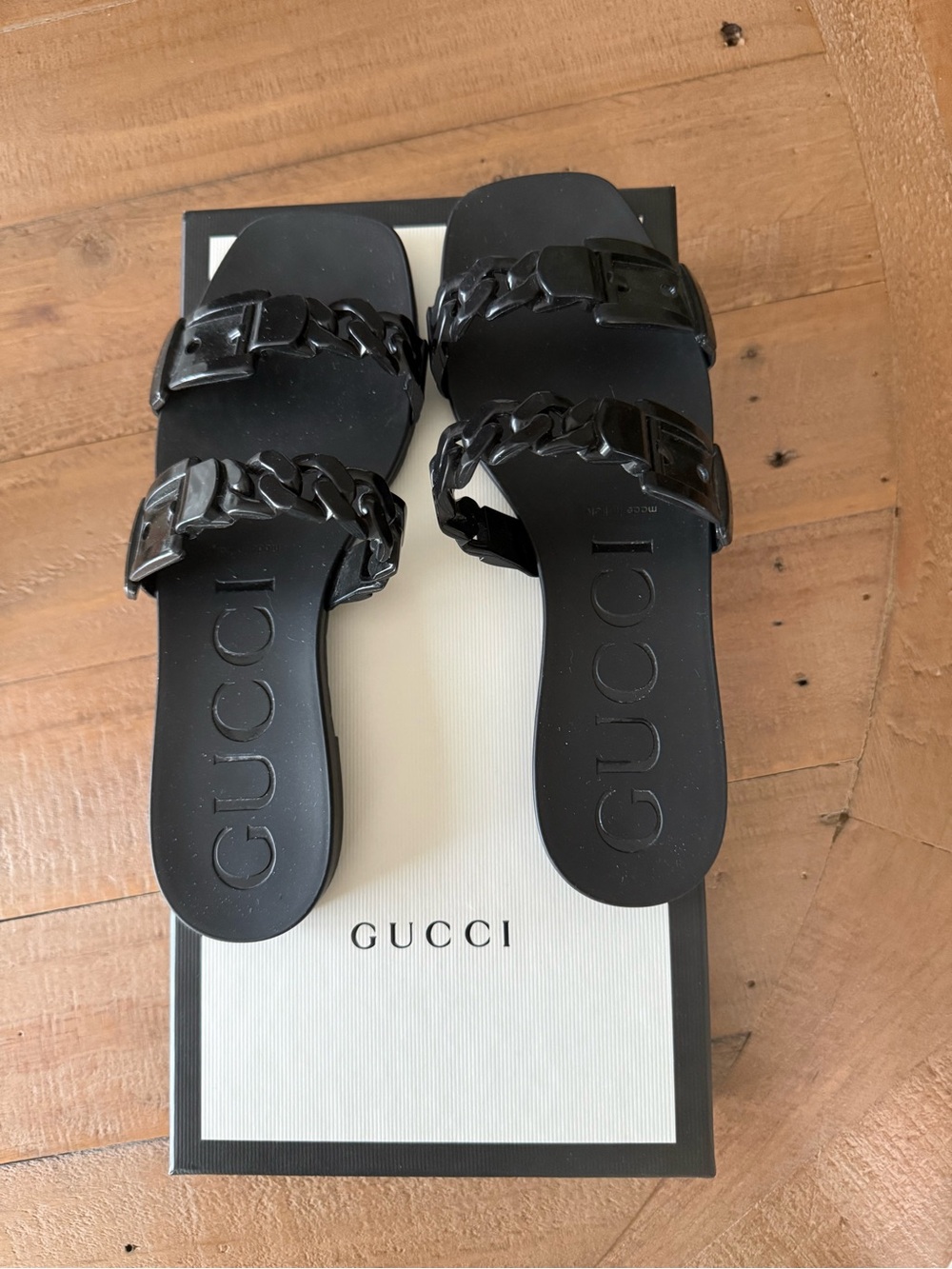 Gucci Women’s Black Rubber Nero Chain-Strap Slide Sandals 35 (5- 5.5) - Picture 3 of 5